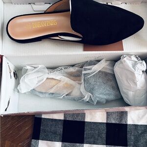 Dream Pairs Black Pointed Slip-On Mule